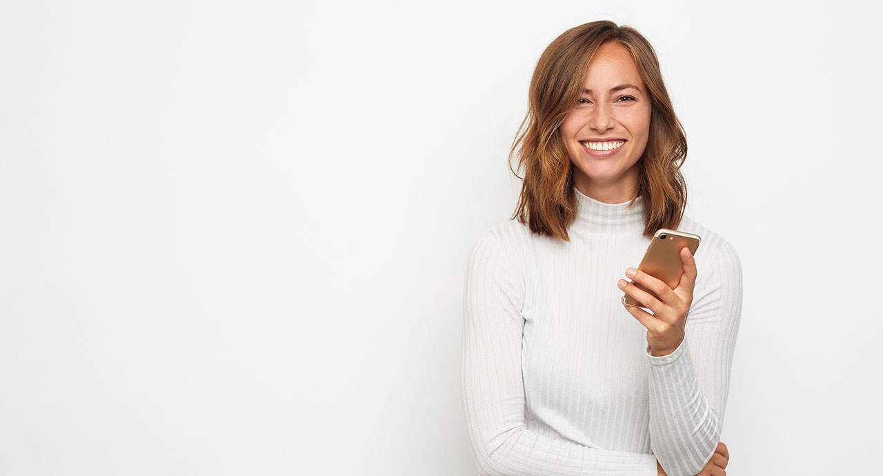 Eine Dame mit Handy im Hand